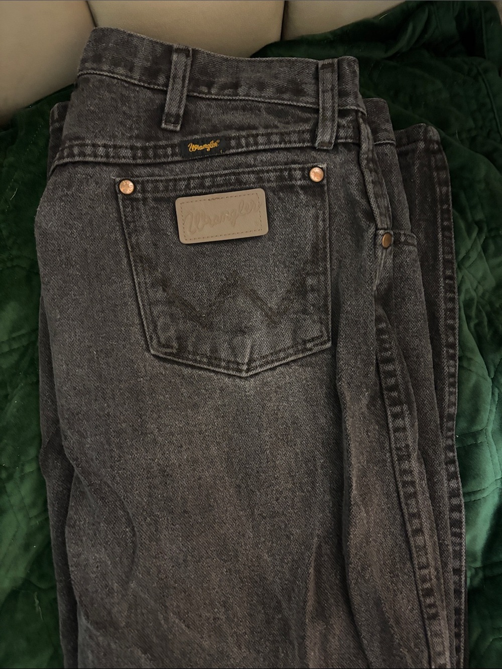 Wrangler Men's Charcoal Gray Relaxed Jeans